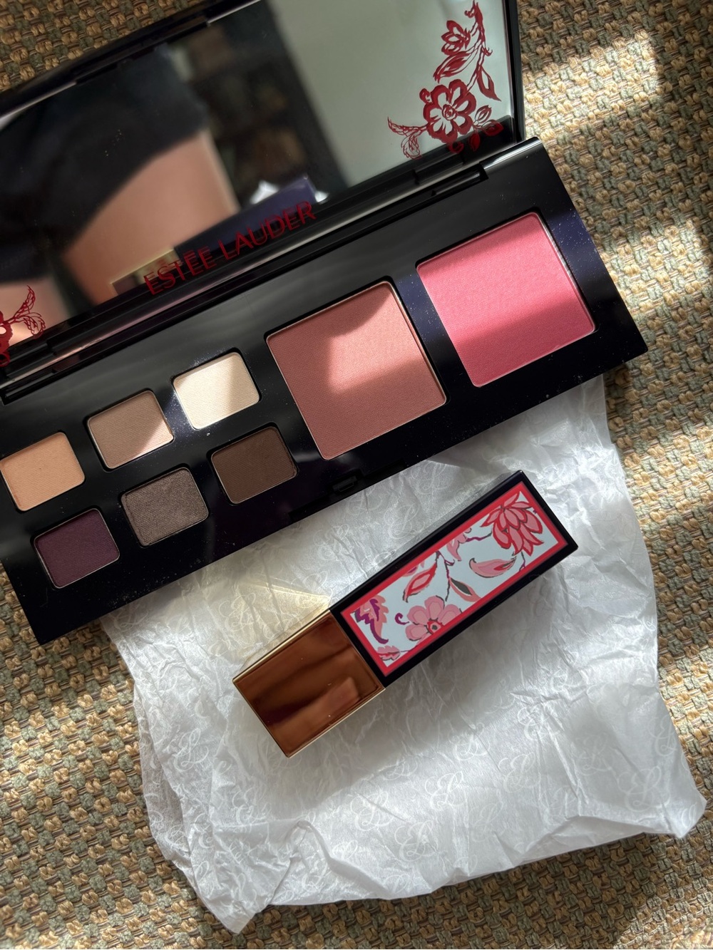 New Estée Lauder Eyeshadow and Lipstick Set
2026 Edition